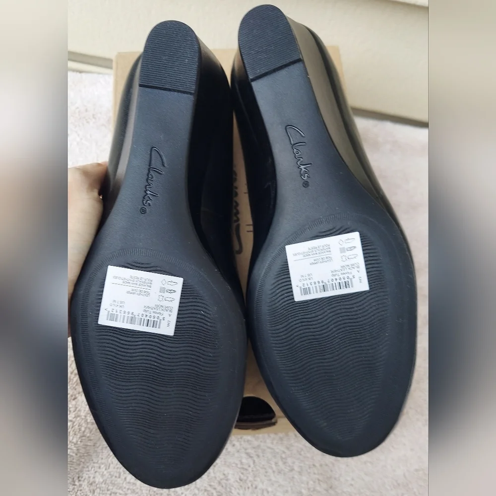 Clarks Flores Tulip Black Leather Wedge Heels Women's Size 7 NWT Office Preppy